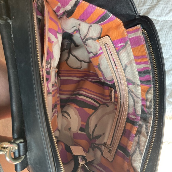 Guess Purse - Picture 6 of 9